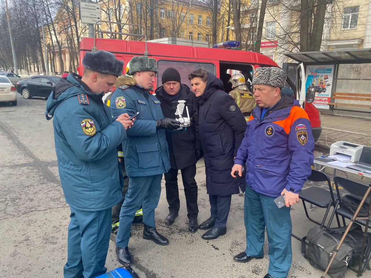 В Ярославле развернут пункт эвакуации для жителей горящей сталинки
