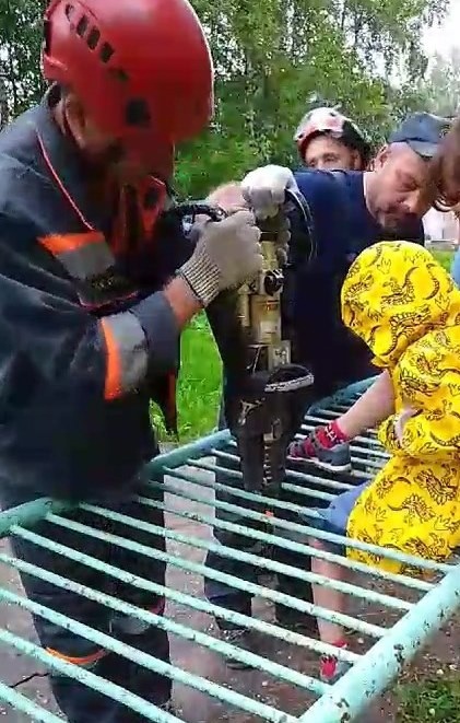В Ярославле ребенок застрял в конструкции для чистки ковров