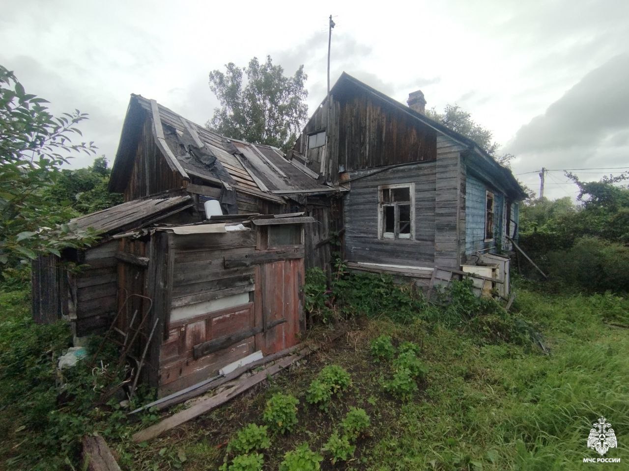 В Ростове Великом в горящем доме погибли два человека
