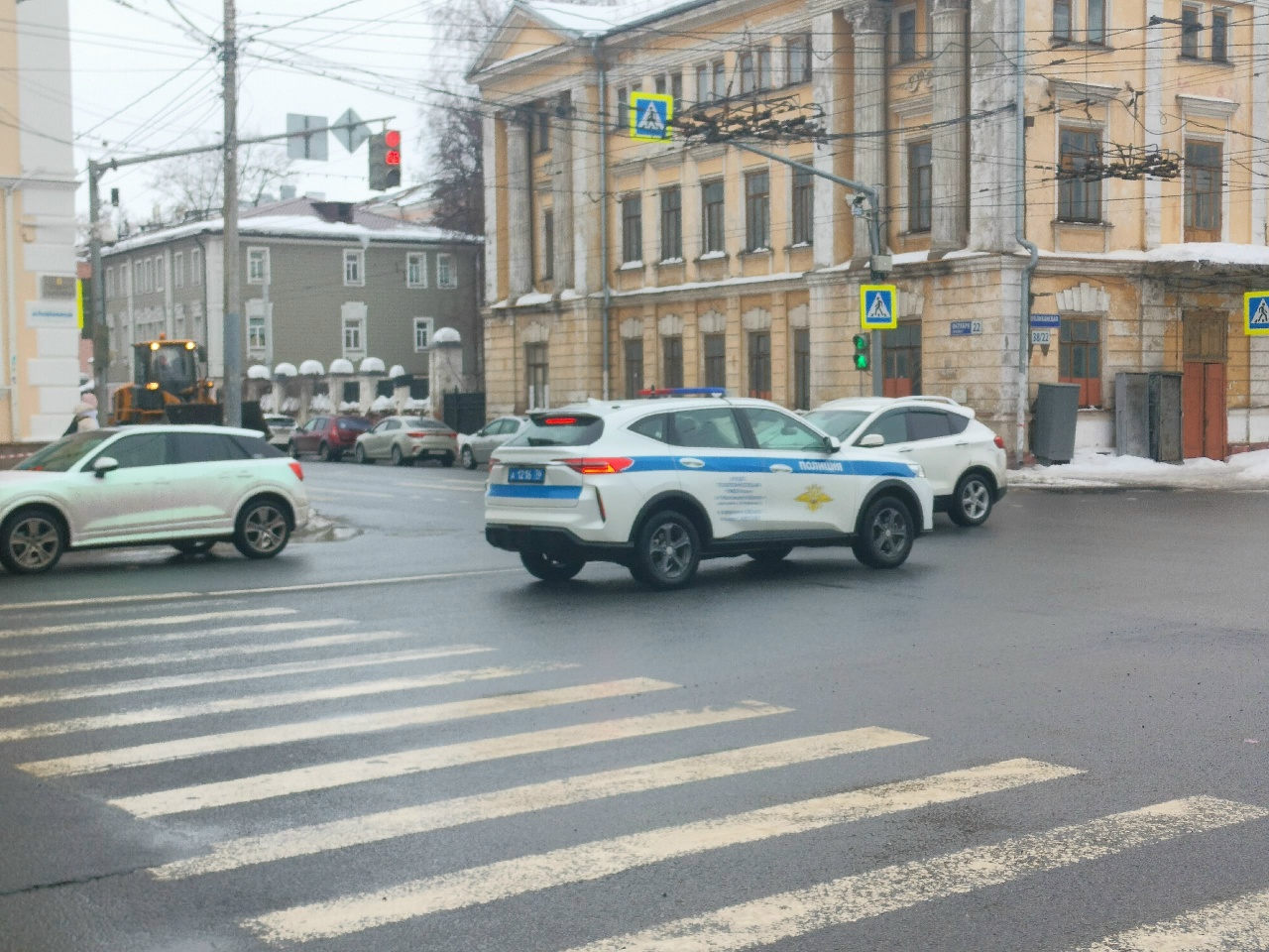 В ярославской многоэтажке жилец угрожал электрику страйкбольным пистолетом