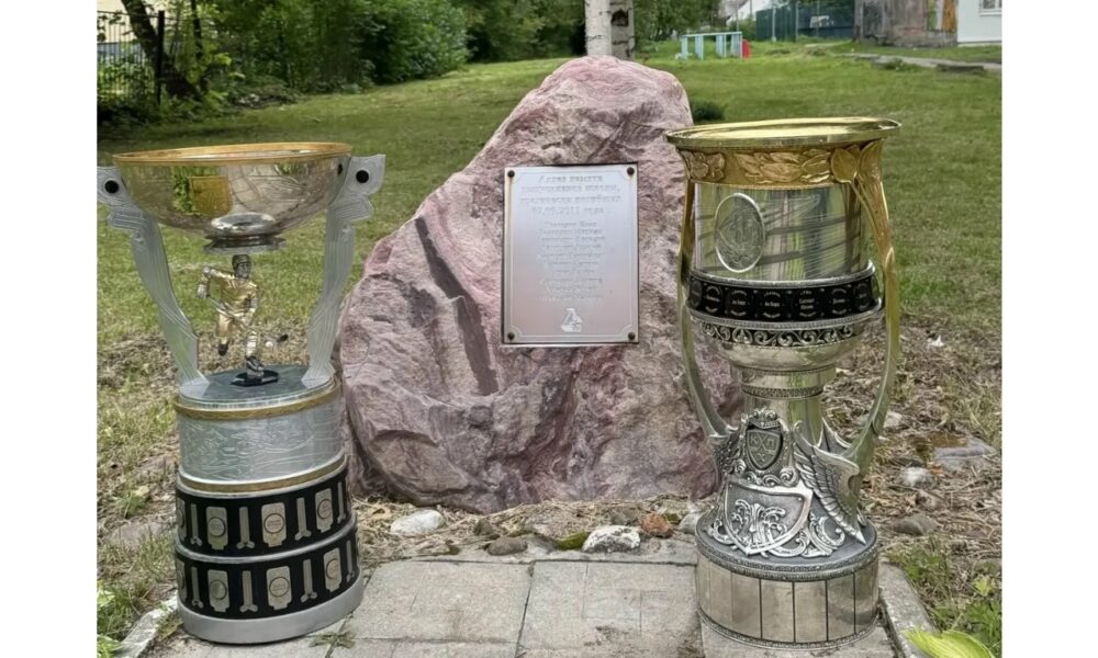 Кубок Гагарина и Кубок Харламова привезли в ярославскую школу