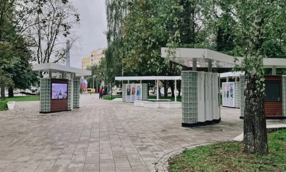 Стенды Доски почёта с подсветкой в парке Мира Ярославля