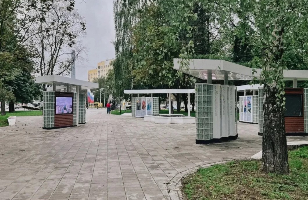 Стенды Доски почёта с подсветкой в парке Мира Ярославля