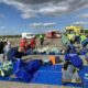 Учения спасателей на аэродроме: медики оказывают помощь пострадавшим рядом с машинами скорой помощи