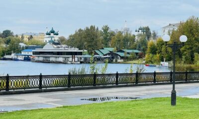 Клуб «Мёд» на берегу Которосли в Ярославле