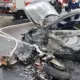 Разбитый автомобиль и обломки мотоцикла после ДТП на Тутаевском шоссе