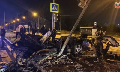 Разбитые автомобили после смертельного ДТП на выезде из Ярославля ночью