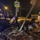 Разбитые автомобили после смертельного ДТП на выезде из Ярославля ночью