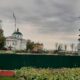 Строительная площадка гостиницы у храма на Волжской набережной в Ярославле