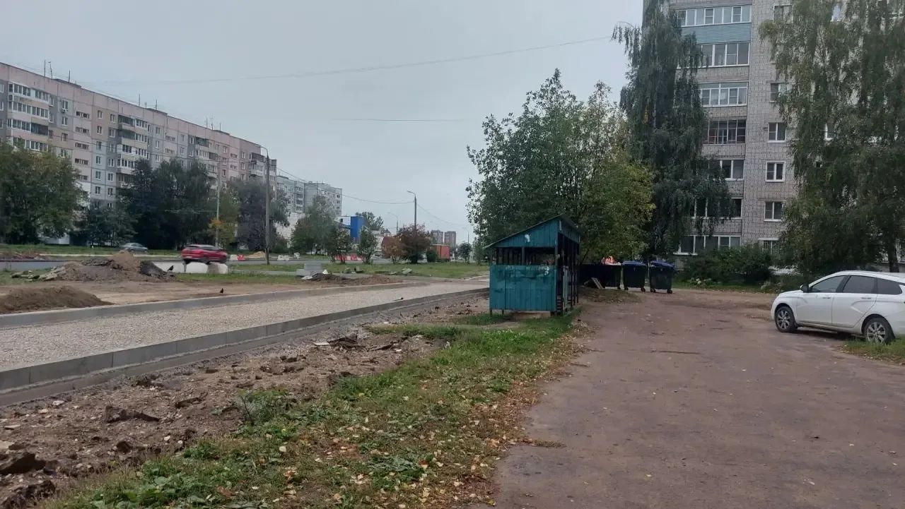 Ремонт тротуара у многоквартирных домов и контейнерной площадки