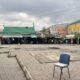 Торговые ряды Центрального рынка в Ярославле под пасмурным небом
