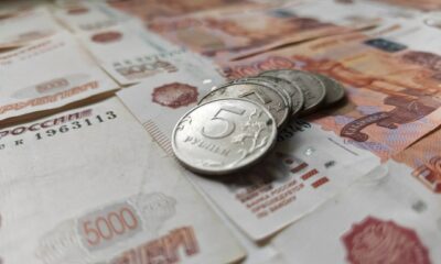 Российские рубли: монеты и банкноты номиналом 5000 рублей