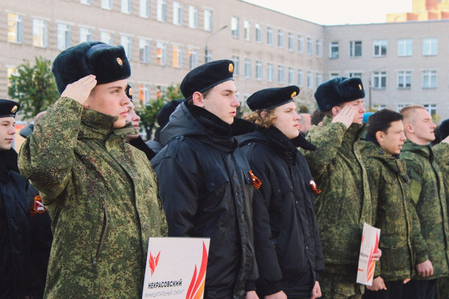 Команды из разных округов приняли участие в соревнованиях по военно-прикладным видам спорта в Ярославле