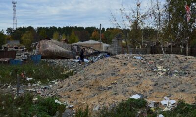 Разрушенная территория завода петард в Кубринске после взрыва