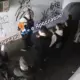 Кадр с камеры: группа молодых людей у арки, стены которой покрыты граффити